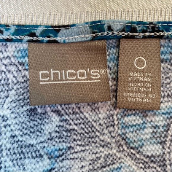 Chico's Short Sleeve Top Tee Paisley Floral Sz 0 (4 or Small) Pullover V-neck - Picture 3 of 13